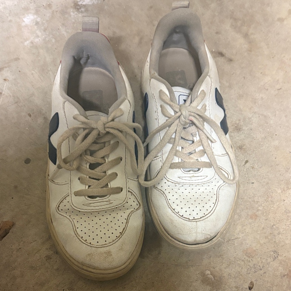 Veja Kids Sneakers in White and Navy